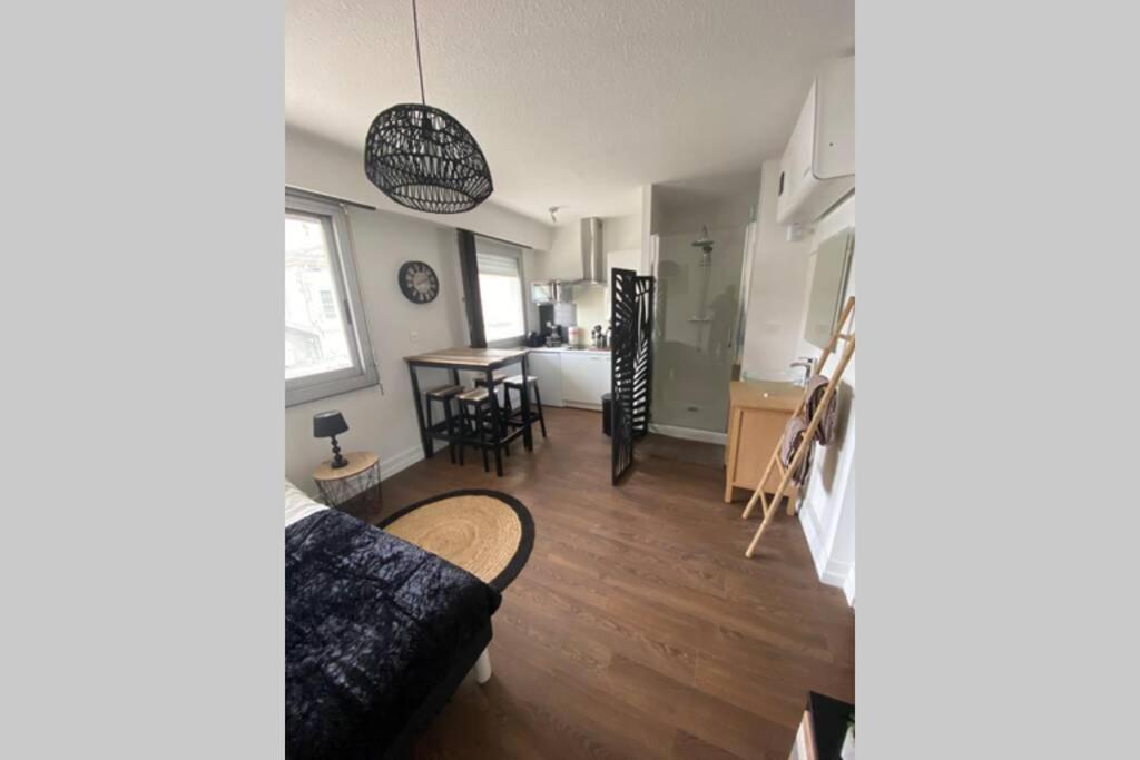 Le 13 Du Temple - Plein Coeur Centre Ville, Residence Privee, 5Mn Gare Sncf, Wifi Et Netflix Niort Luaran gambar