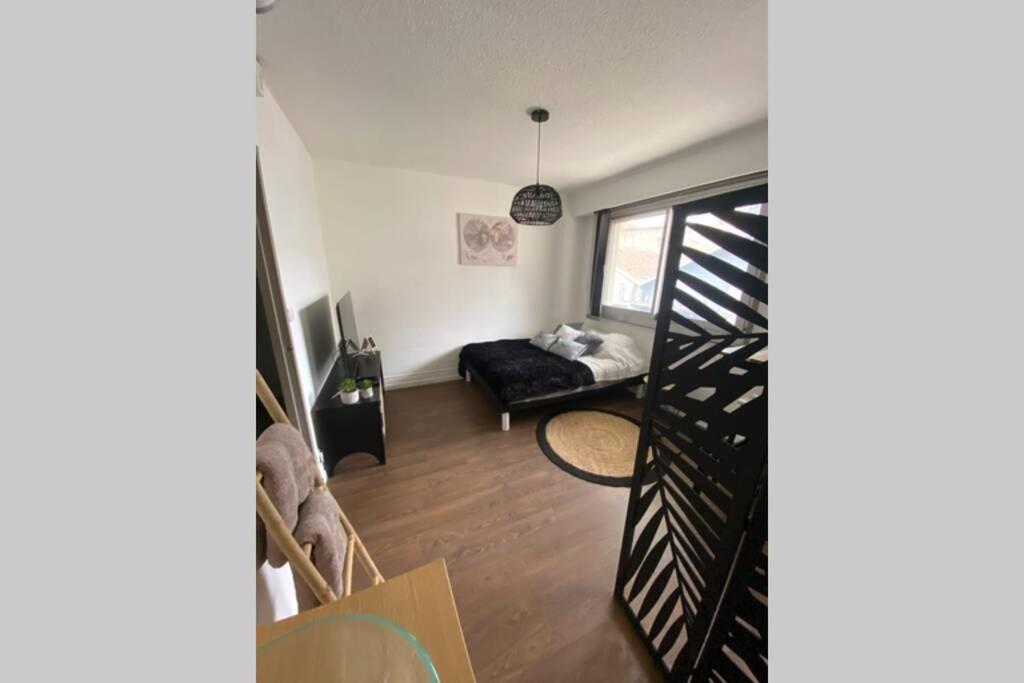 Le 13 Du Temple - Plein Coeur Centre Ville, Residence Privee, 5Mn Gare Sncf, Wifi Et Netflix Niort Luaran gambar